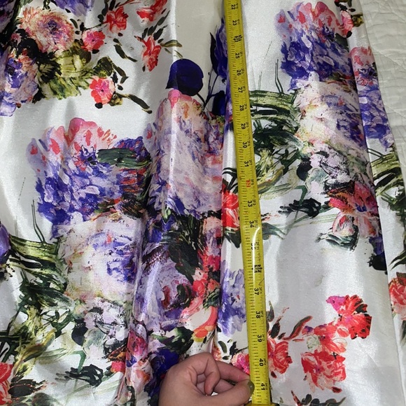 Elegant Formal Floral Maxi skirt. Perfect for a modern and classy look! 🌼🌺🌷🌸 - Picture 10 of 12